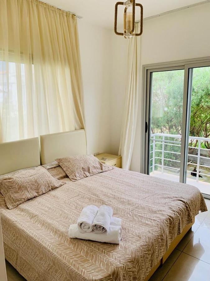 Beautiful & Quiet Two-Bedroom Apartment With Private Garden Lukomorye C1 キレニア エクステリア 写真