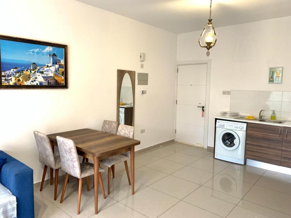 Beautiful & Quiet Two-Bedroom Apartment With Private Garden Lukomorye C1 キレニア エクステリア 写真