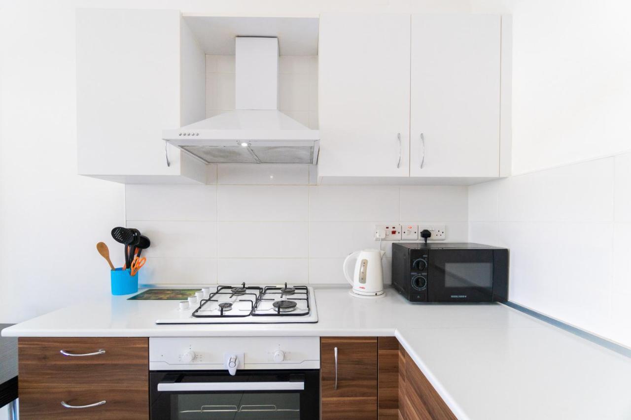 Beautiful & Quiet Two-Bedroom Apartment With Private Garden Lukomorye C1 キレニア エクステリア 写真