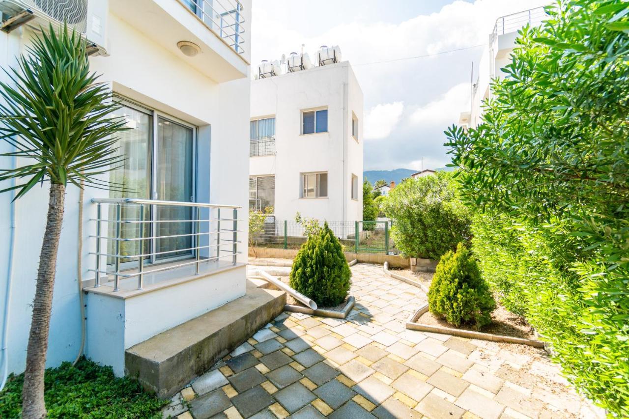 Beautiful & Quiet Two-Bedroom Apartment With Private Garden Lukomorye C1 キレニア エクステリア 写真
