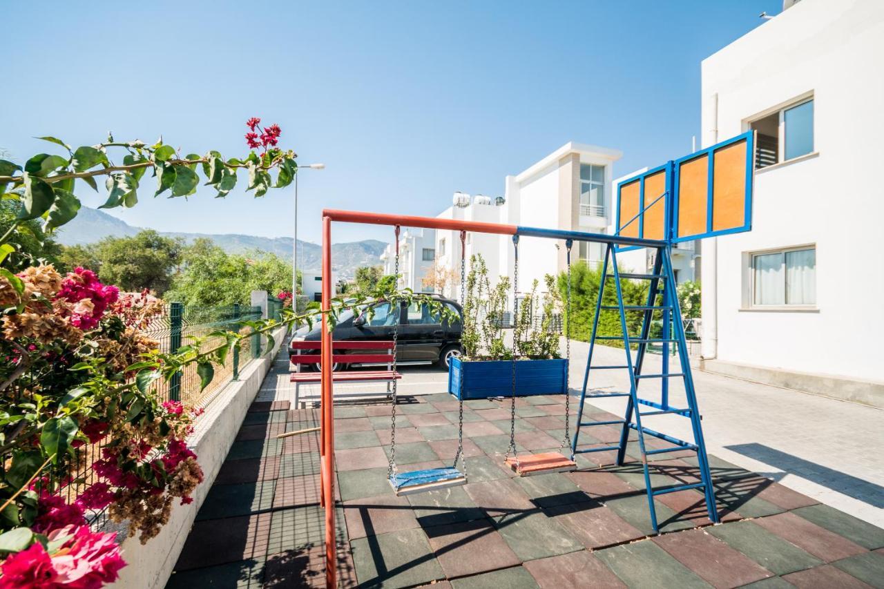 Beautiful & Quiet Two-Bedroom Apartment With Private Garden Lukomorye C1 キレニア エクステリア 写真