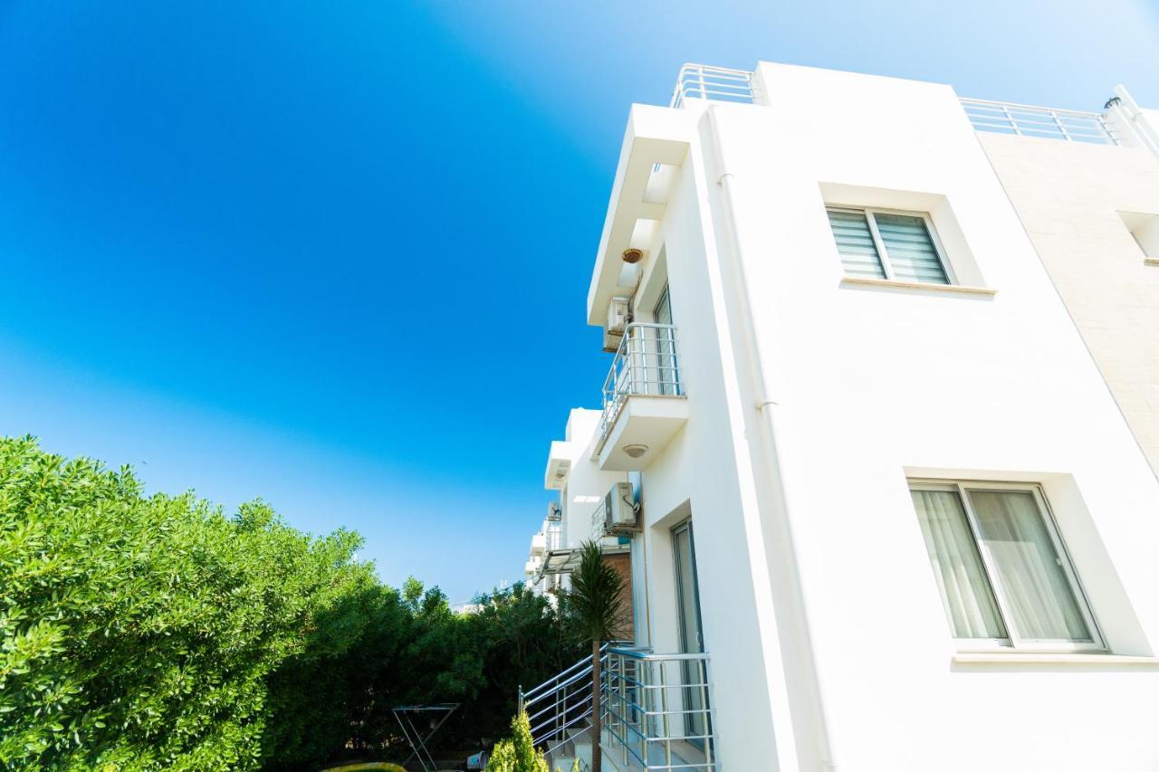 Beautiful & Quiet Two-Bedroom Apartment With Private Garden Lukomorye C1 キレニア エクステリア 写真