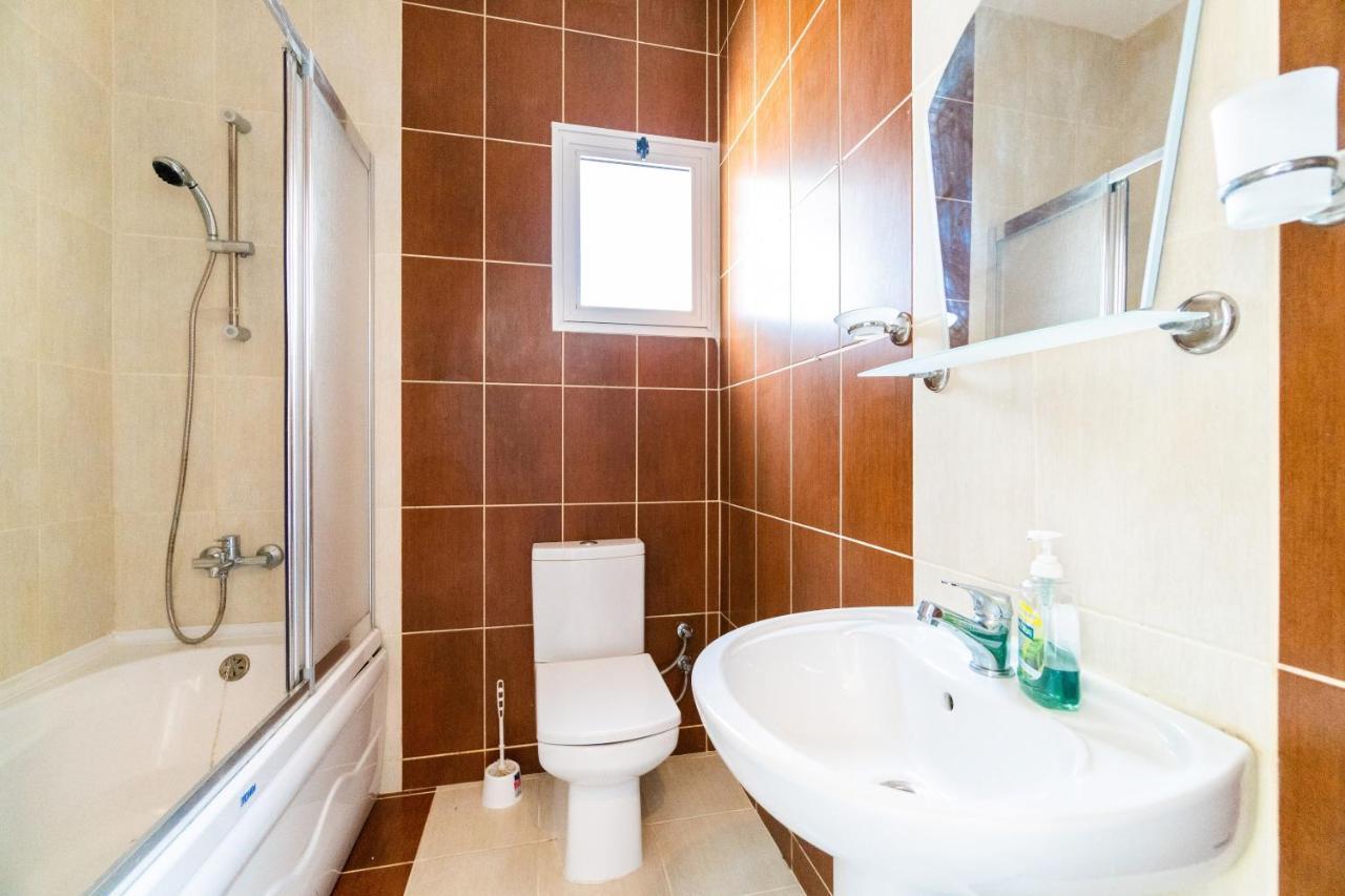 Beautiful & Quiet Two-Bedroom Apartment With Private Garden Lukomorye C1 キレニア エクステリア 写真