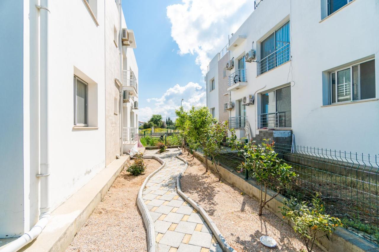 Beautiful & Quiet Two-Bedroom Apartment With Private Garden Lukomorye C1 キレニア エクステリア 写真