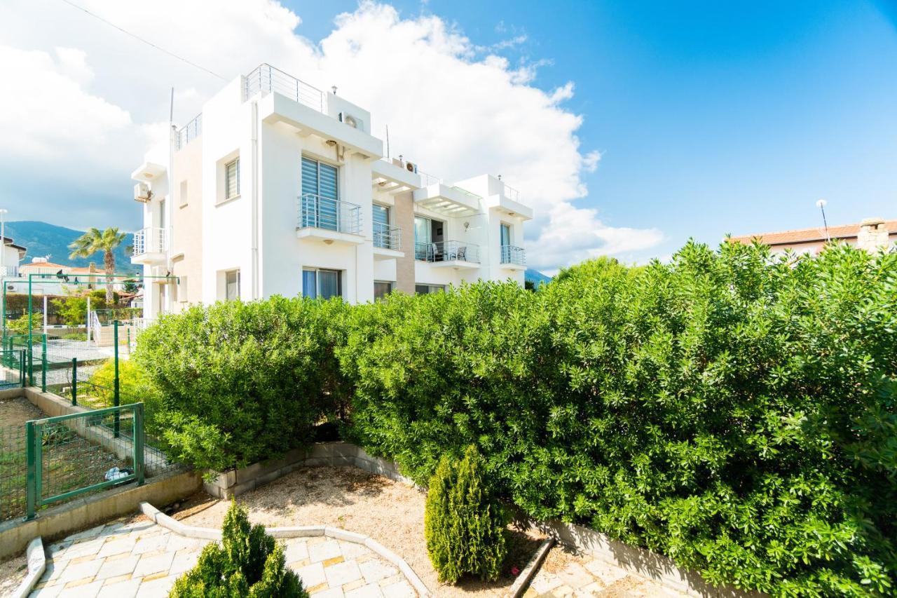 Beautiful & Quiet Two-Bedroom Apartment With Private Garden Lukomorye C1 キレニア エクステリア 写真