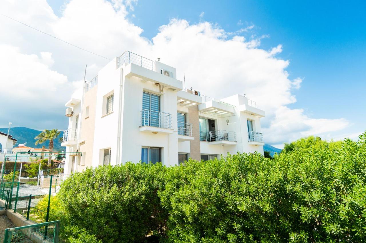 Beautiful & Quiet Two-Bedroom Apartment With Private Garden Lukomorye C1 キレニア エクステリア 写真