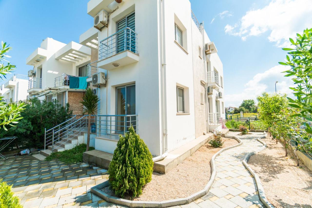 Beautiful & Quiet Two-Bedroom Apartment With Private Garden Lukomorye C1 キレニア エクステリア 写真