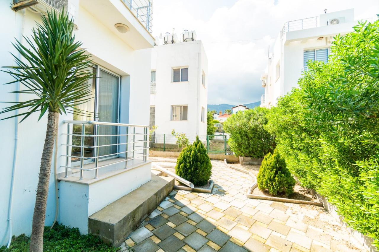 Beautiful & Quiet Two-Bedroom Apartment With Private Garden Lukomorye C1 キレニア エクステリア 写真
